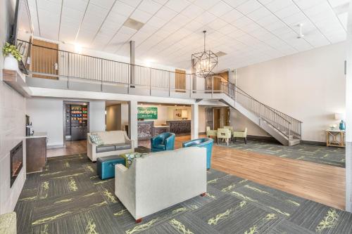 Everspring Inn & Suites,Near Southwest Minnesota State University,3 star
