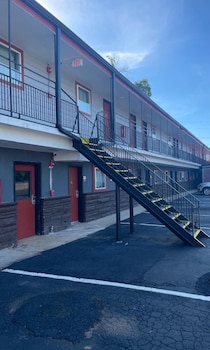 Travelers Rest Motel,,2 star