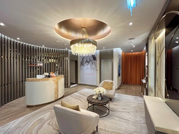 Rooftop Pool-2Br Apartment Near Downtown,,3 star