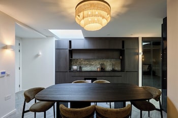 Dandi On The Hill,,3 star