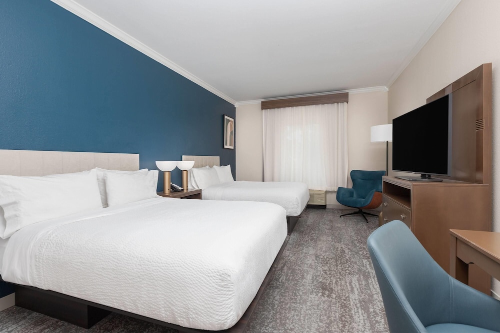 wyndham lake charles