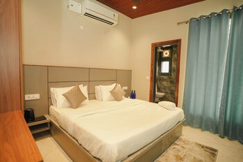the pine melody 4bhk villa