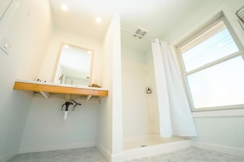 Hampton Bays Hotel On Main,2 W Montauk Hwy,2 star
