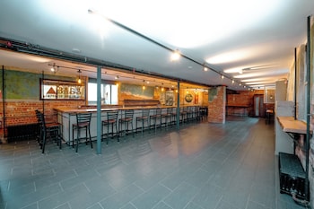 Hampton Bays Hotel On Main,2 W Montauk Hwy,2 star