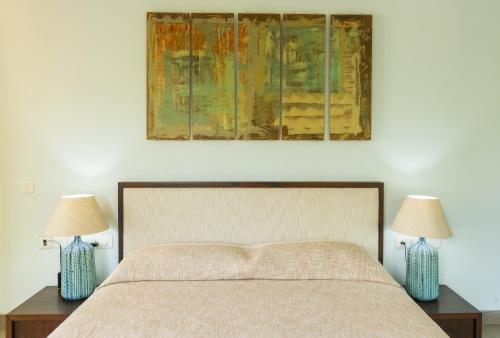 avior by hireavilla 4br w infinity pool in parra