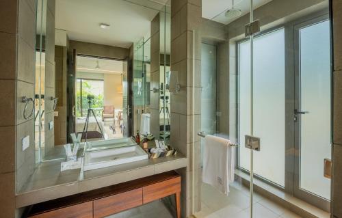 avior by hireavilla 4br w infinity pool in parra