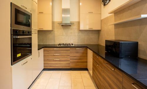 avior by hireavilla 4br w infinity pool in parra
