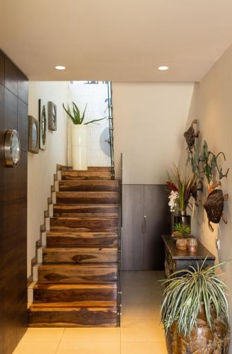 avior by hireavilla 4br w infinity pool in parra