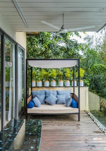 avior by hireavilla 4br w infinity pool in parra