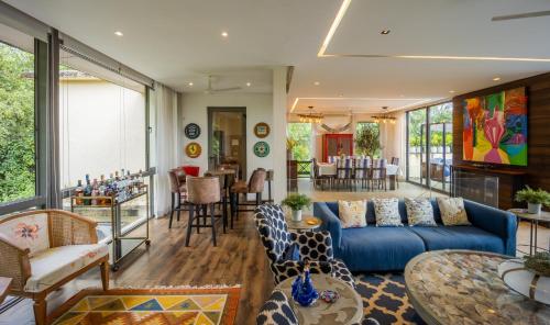 avior by hireavilla 4br w infinity pool in parra