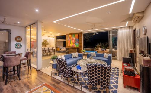 avior by hireavilla 4br w infinity pool in parra