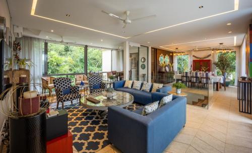 avior by hireavilla 4br w infinity pool in parra