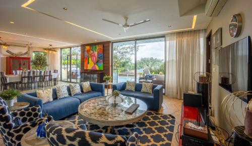 avior by hireavilla 4br w infinity pool in parra