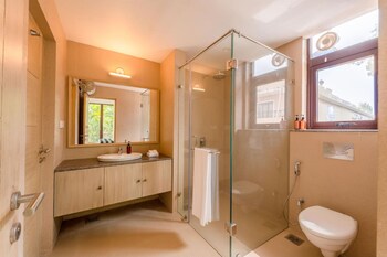 cozy 1br with pool only 1km from candolim beach