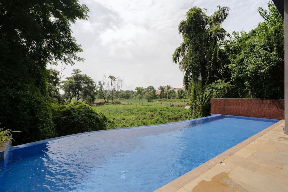 cozy 1br with pool only 1km from candolim beach