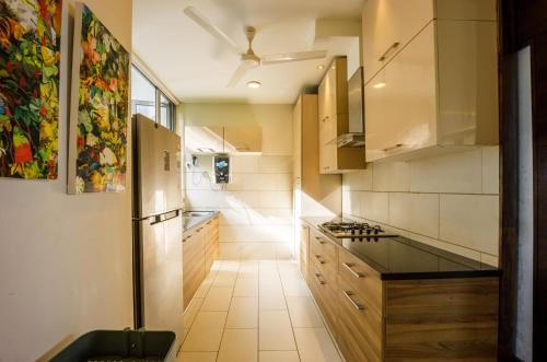 elara by hireavilla 4br w infinity pool parra