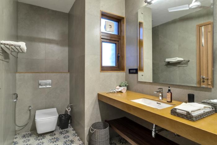 inaari 5br w private pool 5km to anjuna beach