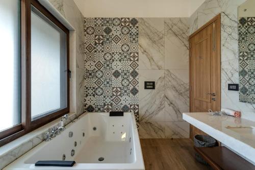 inaari 5br w private pool 5km to anjuna beach