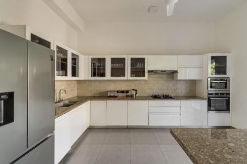 inaari 5br w private pool 5km to anjuna beach