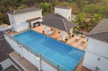 irene altezza by hireavilla 2 3br apt with pool