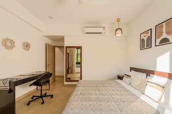 sunny 1br retreat steps from candolim beach