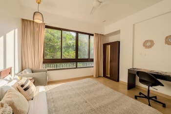 sunny 1br retreat steps from candolim beach