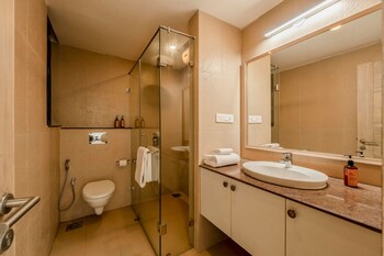 sunny 1br retreat steps from candolim beach