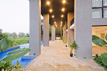 sunny 1br retreat steps from candolim beach