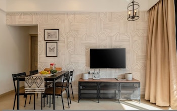sunny 1br retreat steps from candolim beach