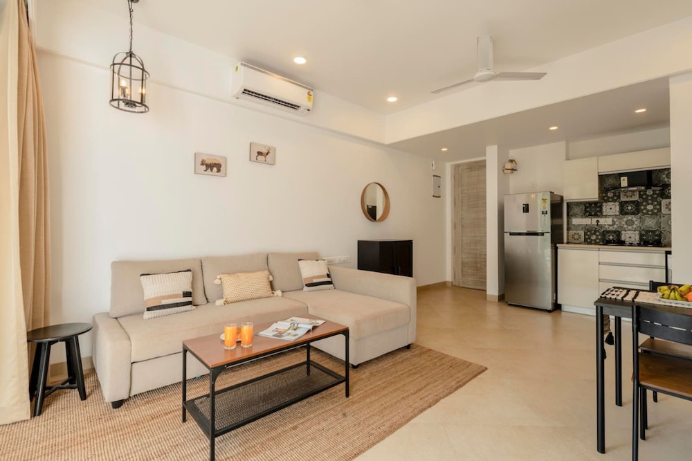 sunny 1br retreat steps from candolim beach