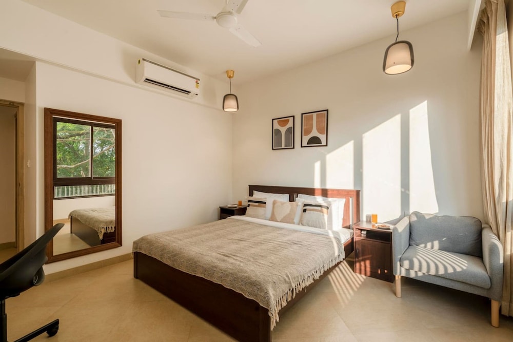sunny 1br retreat steps from candolim beach