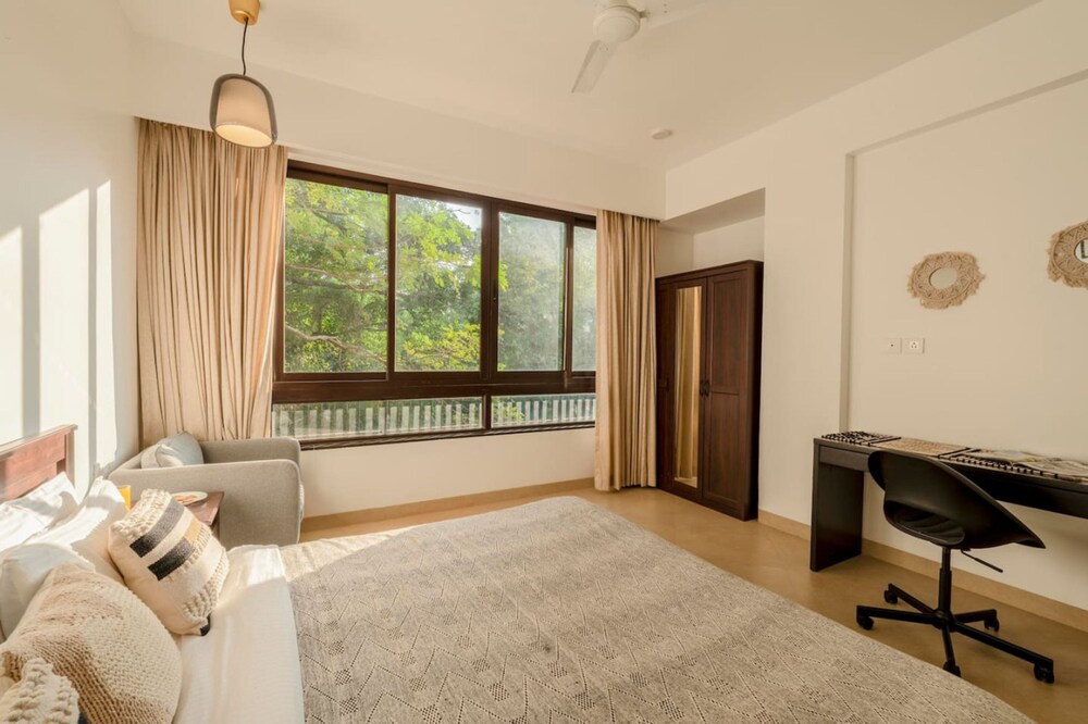 sunny 1br retreat steps from candolim beach