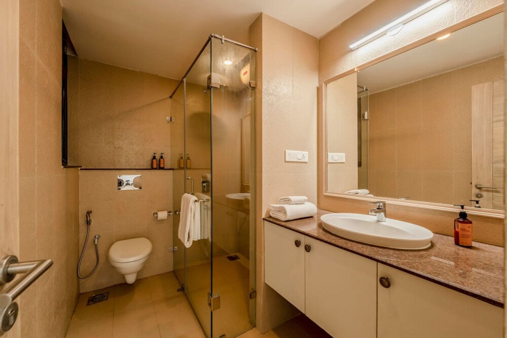 sunny 1br retreat steps from candolim beach