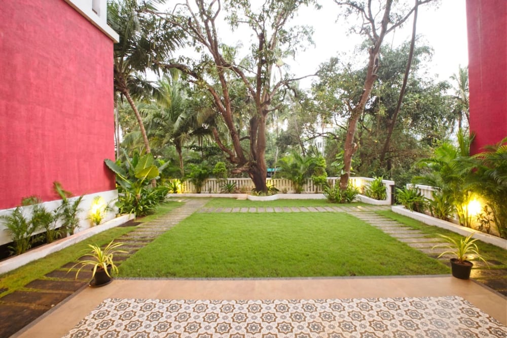 sunny 1br retreat steps from candolim beach
