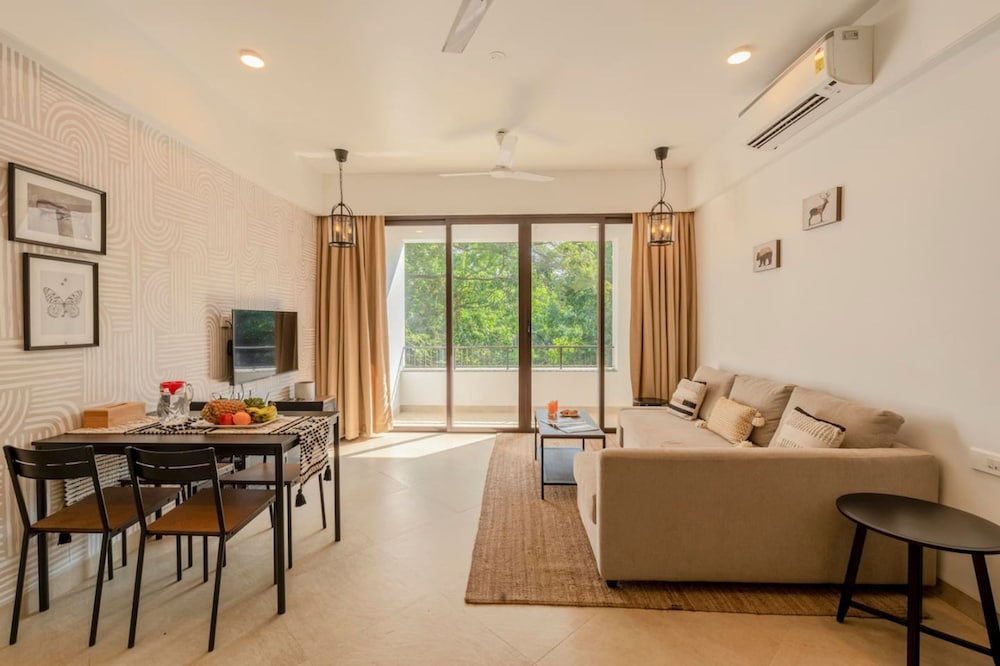 sunny 1br retreat steps from candolim beach