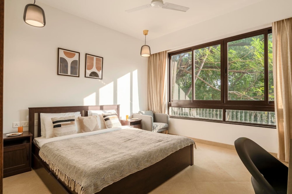 sunny 1br retreat steps from candolim beach