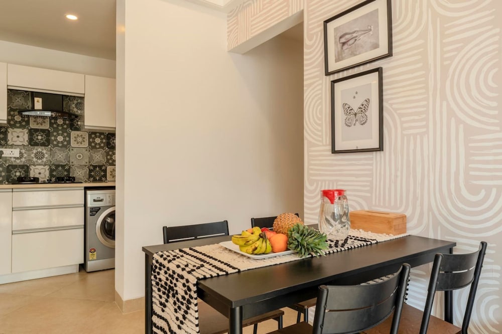 sunny 1br retreat steps from candolim beach