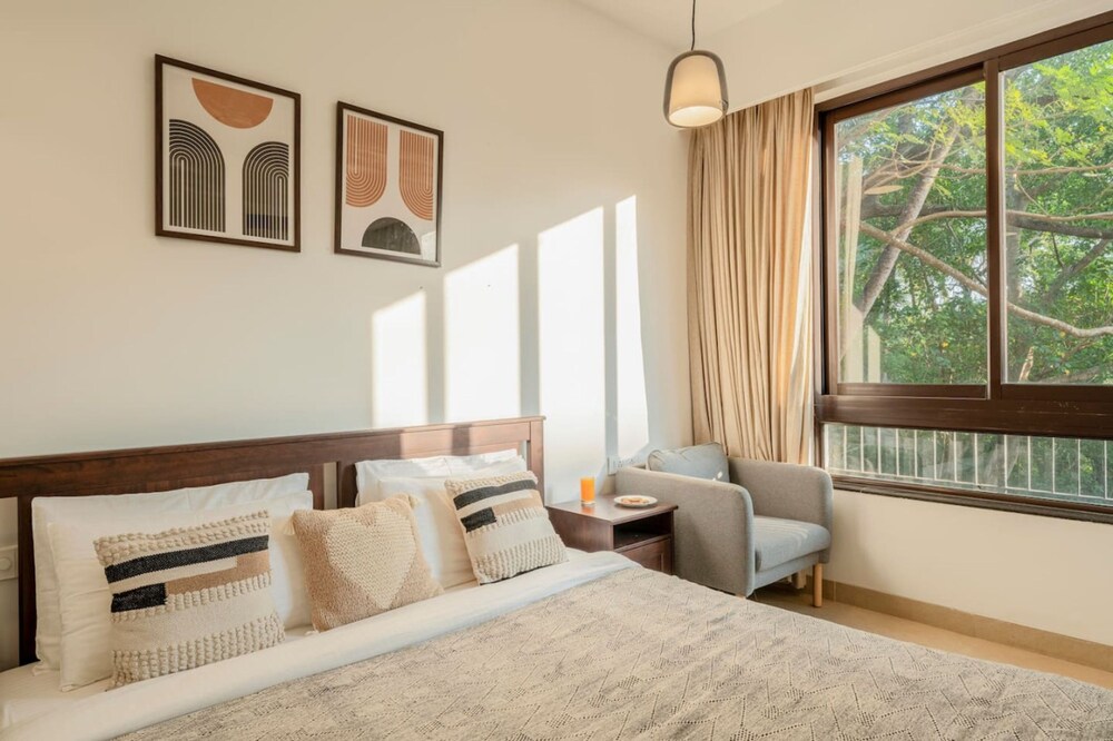 sunny 1br retreat steps from candolim beach