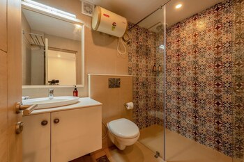 spacious 3 br apartment with pool in candolim