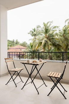 spacious 3 br apartment with pool in candolim