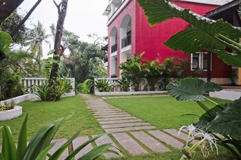 spacious 3 br apartment with pool in candolim