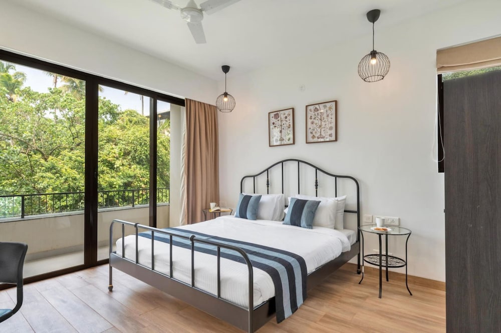 spacious 3 br apartment with pool in candolim