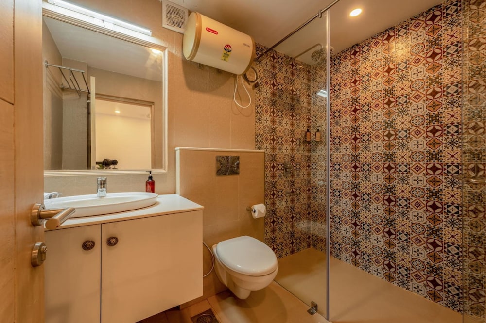 spacious 3 br apartment with pool in candolim