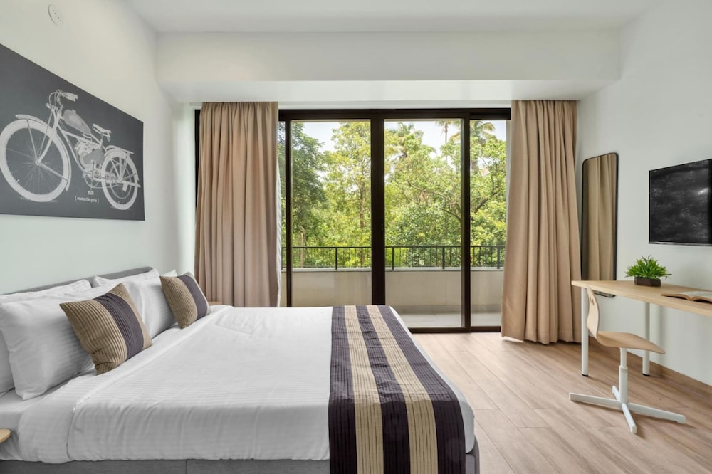 spacious 3 br apartment with pool in candolim