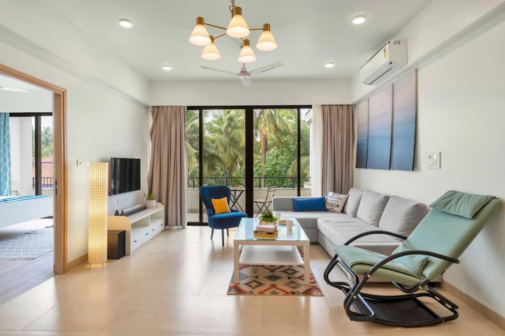 spacious 3 br apartment with pool in candolim