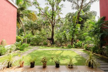 1br in candolim walking distance from beach
