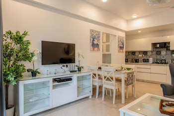 1br in candolim walking distance from beach