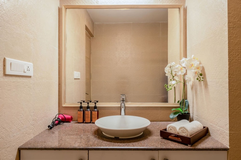 1br in candolim walking distance from beach