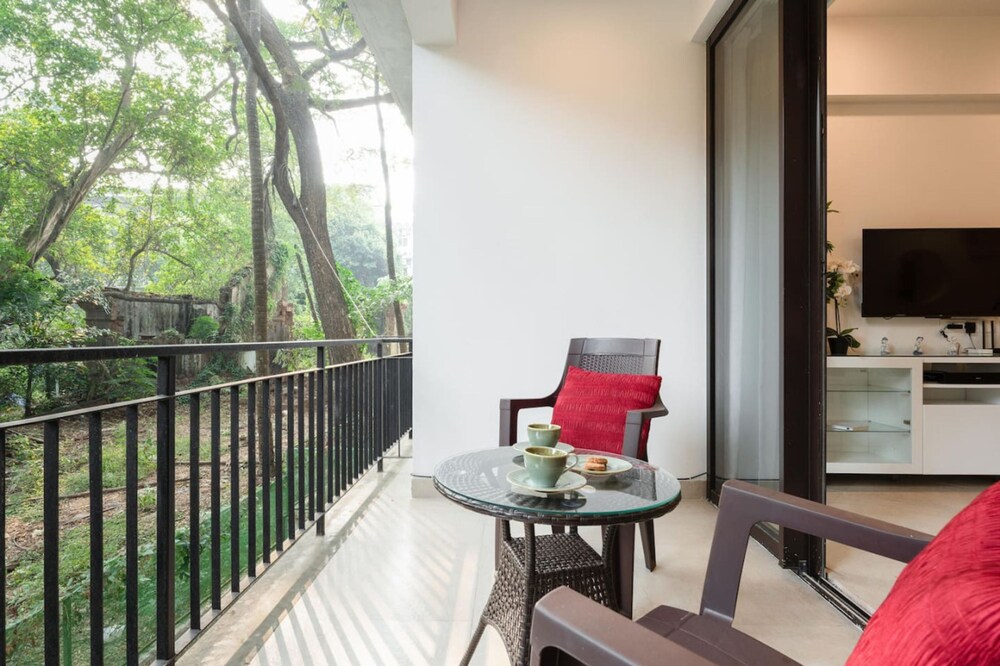1br in candolim walking distance from beach
