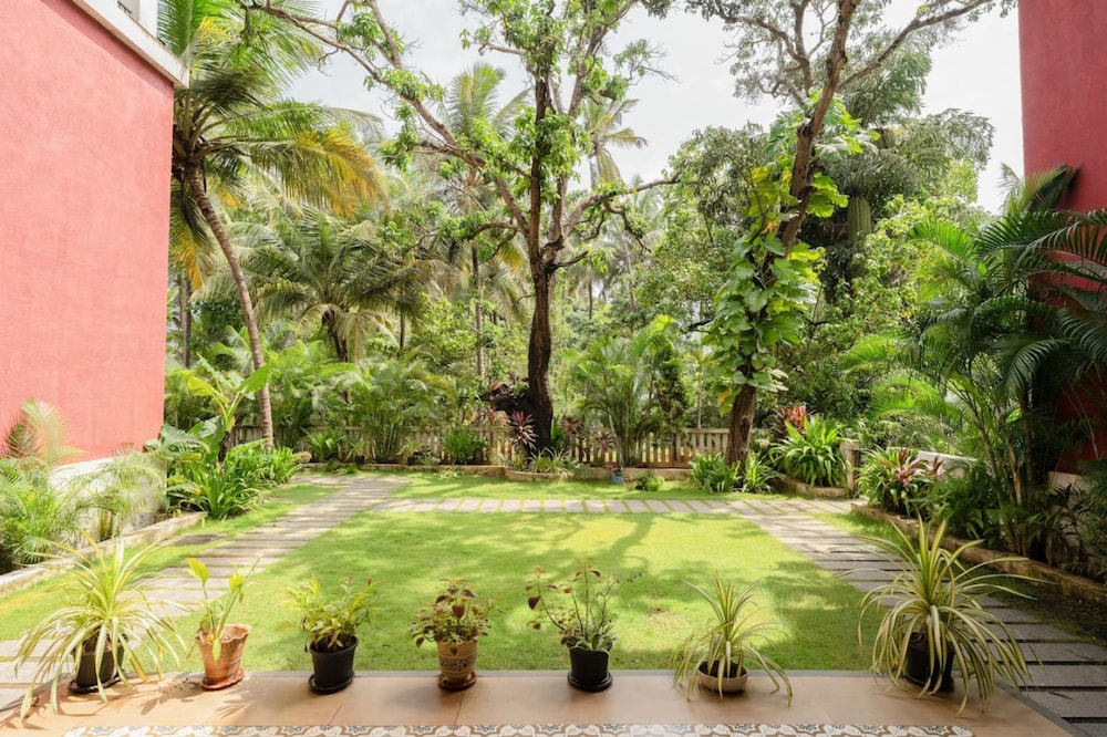 1br in candolim walking distance from beach